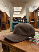 Load image into Gallery viewer, Cashmere Cap - Lago di Como
